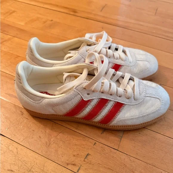 adidas Originals fur Samba OG sneakers in cream and red - Picture 2 of 6